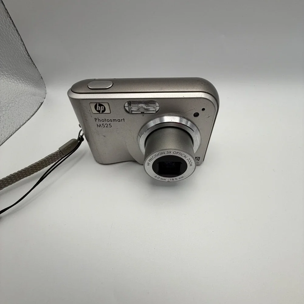 HP Photosmart M525 Digital Camera 6.0MP 3x Optical Zoom Silver with 1GB SD Card